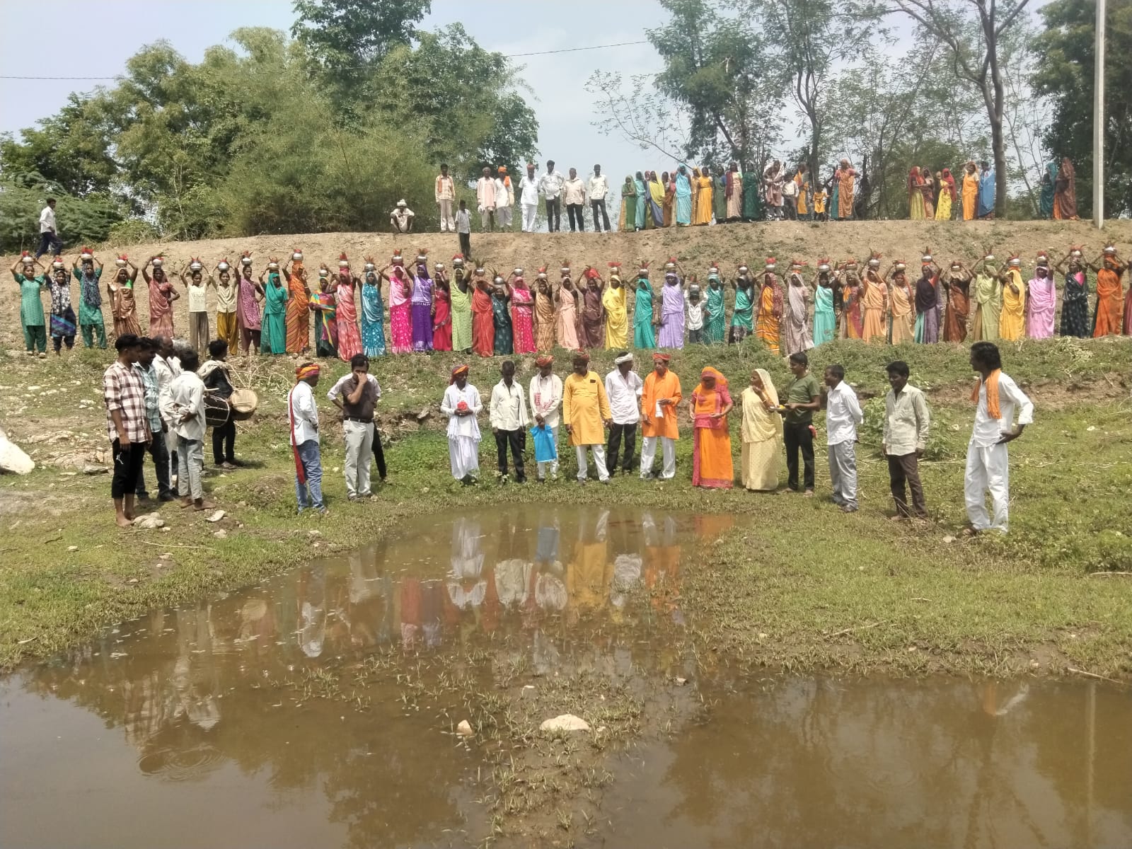 ग्राम पंचायत बस्सी आड़ा में “वन्दे गंगा जल संरक्षण जन अभियान” के तहत 121 कलश यात्राओं के साथ कार्यक्रम का सफलतापूर्वक आयोजन किया गया।