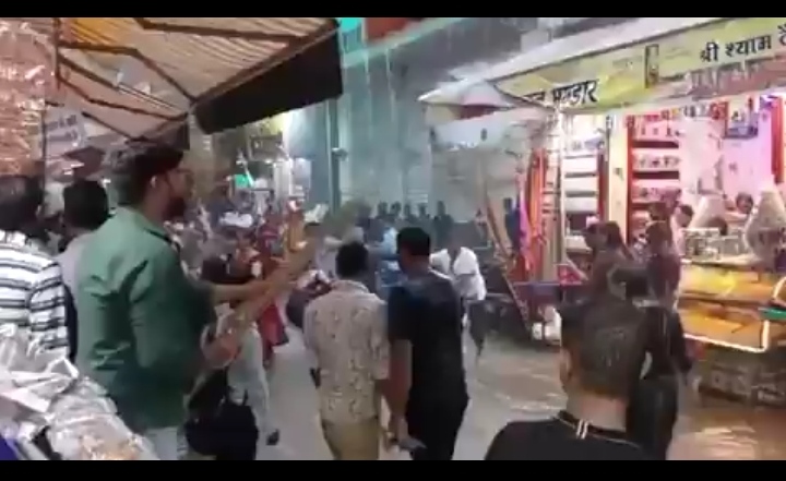 खाटू श्याम जी दुकानदार और श्रद्धालुओं में मारपीट पुलिस ने तुरंत कार्रवाई करते हुए चार लोगों को शांतिभंग गिरफ्तार किया है