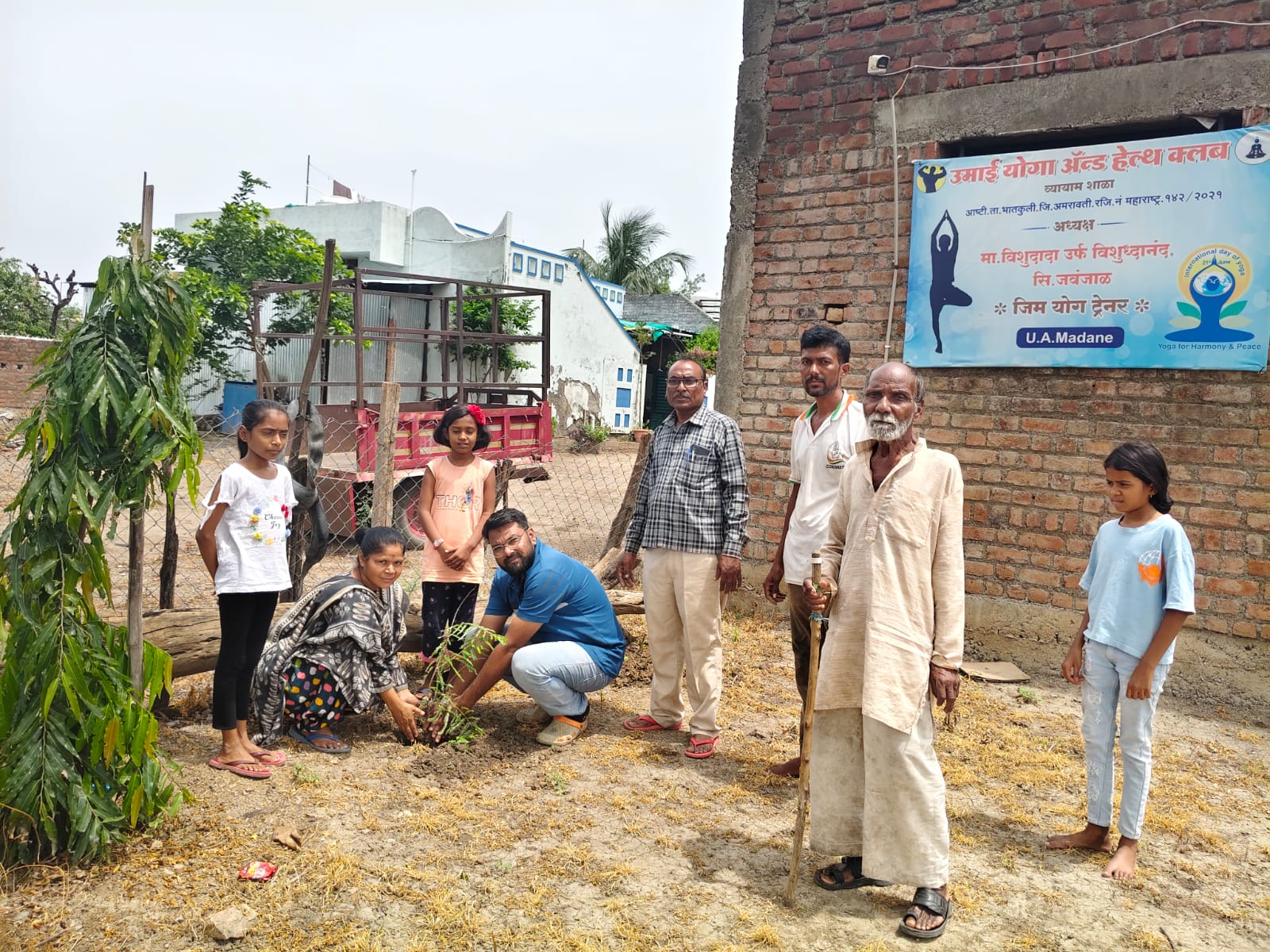 विदर्भ शासन के संपादक की सीतारामदादाजी सार्वजनिक वाचनालय आष्टी में सदिच्छा भेंट