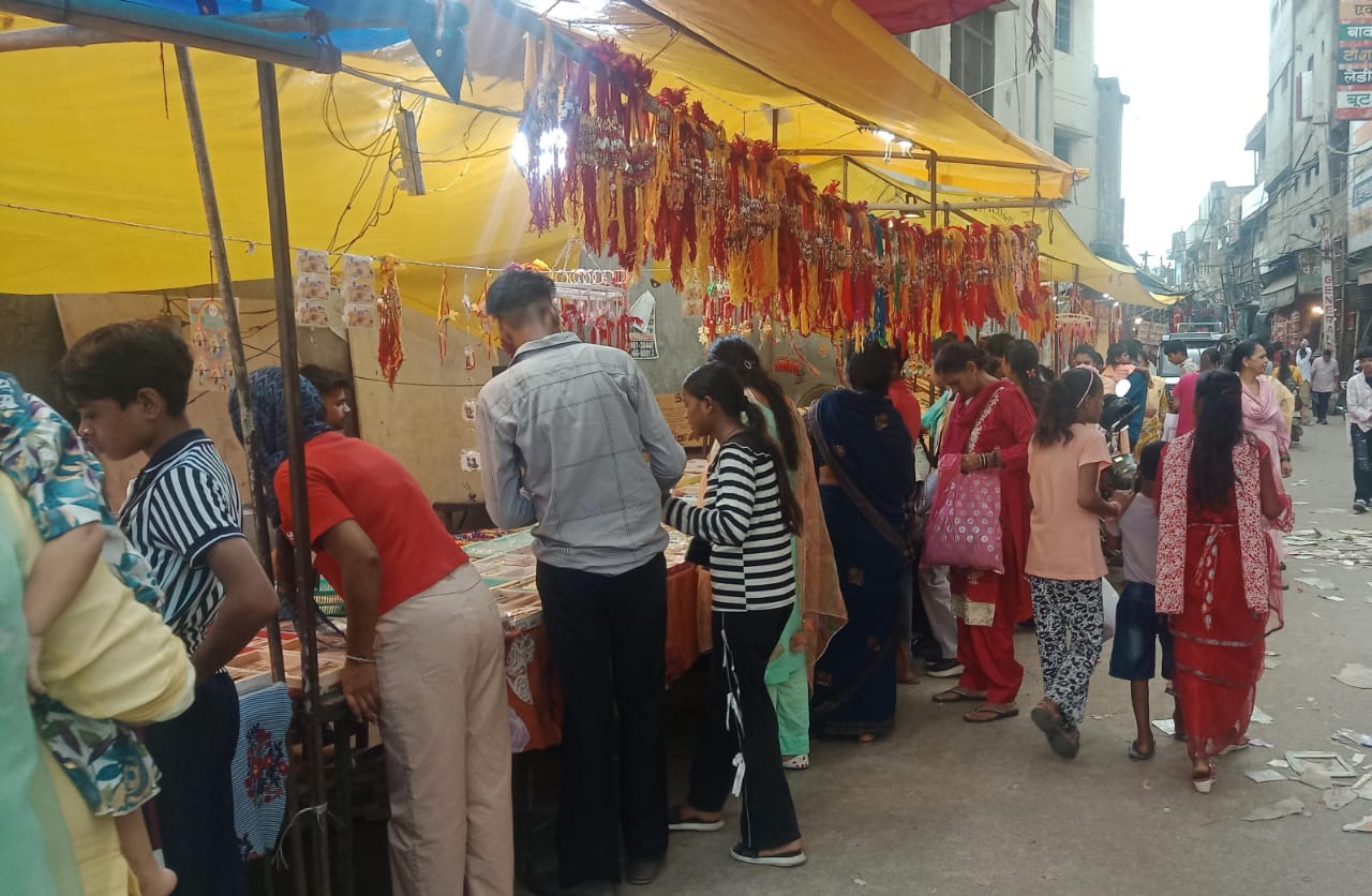 राखी, यह सिर्फ एक रस्म नही,भाई की आत्मा पर मर्यादा का तिलक है।