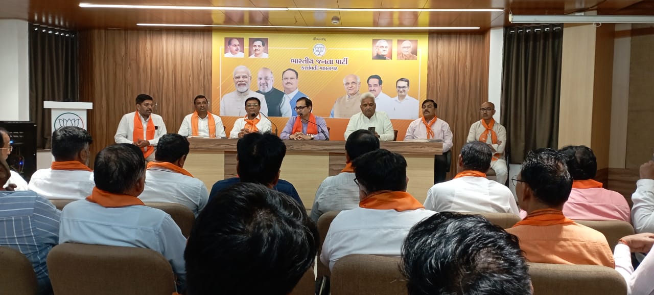 भारतीय जनता पार्टी कार्यालय में अहमदाबाद शहर अध्यक्ष श्री प्रेरक भाई शाह की अध्यक्षता में कुबेरनगर से 13 अगस्त को तिरंगा यात्रा को लेकर आयोजित बैठक में भाग लिया।