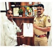 नाटेपुते पुलिस ने मूल शिकायतकर्ता को नकदी सहित 4,97,000/- रुपये के चोरी हुए सोने के गहने लौटाए।