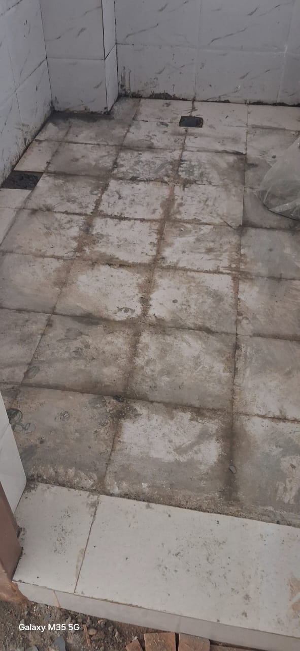 आलीराजपुर जिले के नानपुर में स्वास्थ्य केंद्र पर बन रही पैथोलॉजी लैब का निर्माण कार्य अब चर्चा का विषय बन गया है।