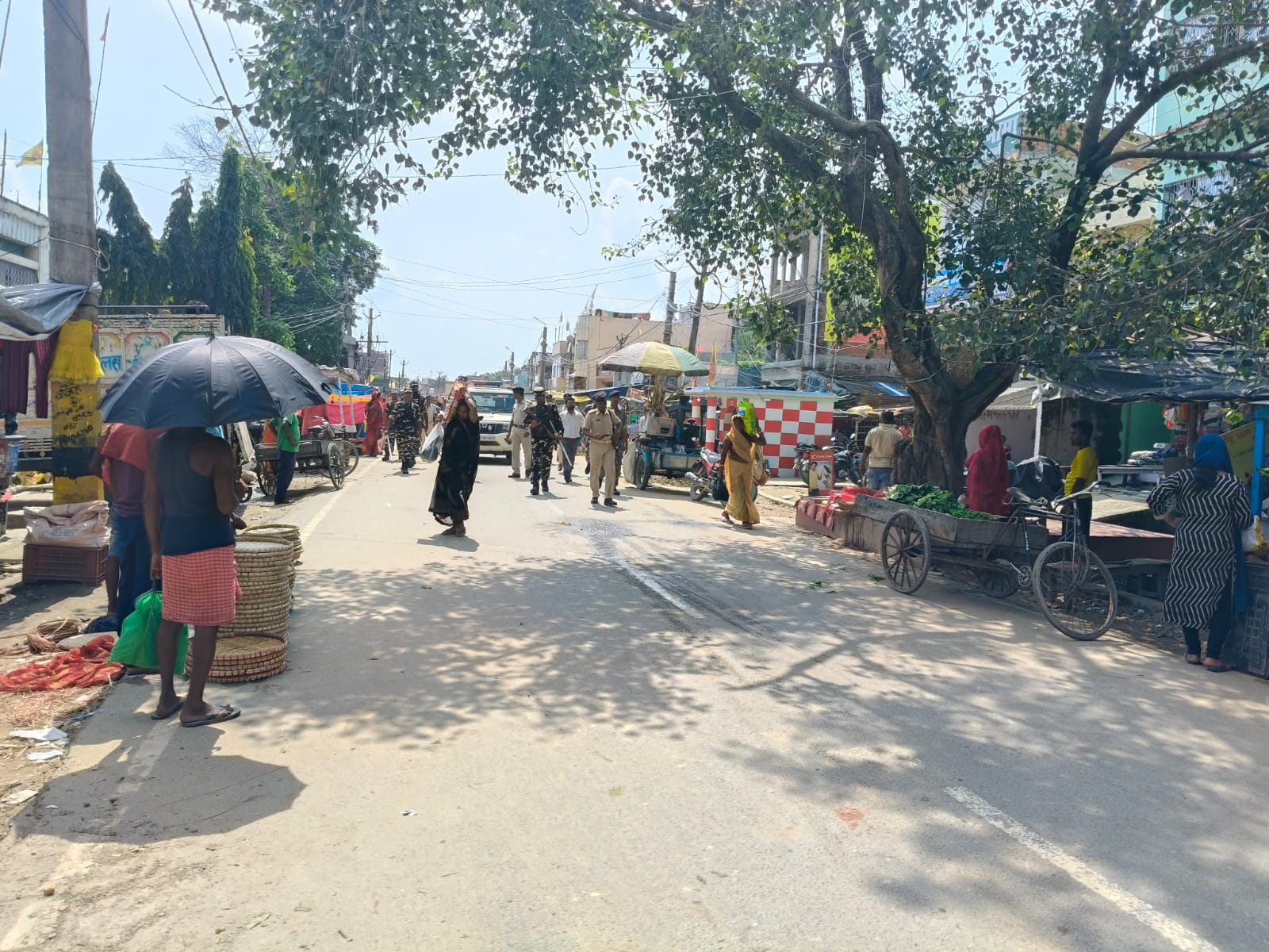 बिहार विधानसभा निर्वाचन 2025 को लेकर अधिसूचना जारी होने के बाद प्रशासन सतर्क,आज घोघरडीहा प्रखंड मुख्यालय में माक ड्रील निकाली।