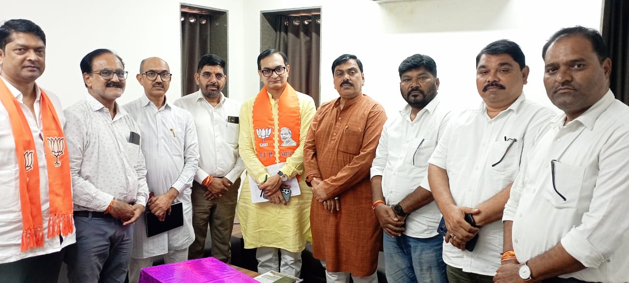 नवनियुक्त भाजपा अध्यक्ष श्री जगदीश विश्वकर्मा एवं अहमदाबाद शहर अध्यक्ष श्री प्रेरक शाह जी से साथ रिवरफ्रंट कार्यक्रमों को लेकर सकारत्मक बैठक हुई ।