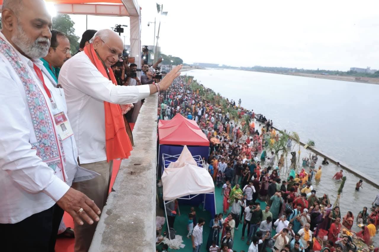 “छठ महापर्व 2025” के अवसर पर गुजरात के माननीय मुख्यमंत्री श्री भूपेंद्र पटेल जी के पुष्पगुच्छ देकर स्वागत एवं माल्यार्पण करने का सौभाग्य प्राप्त हुआ।