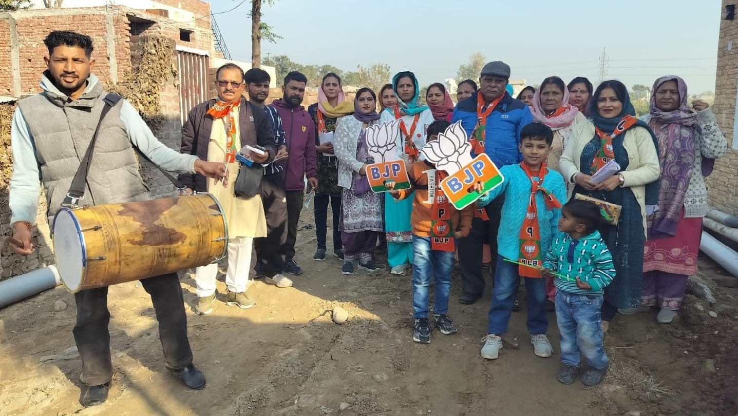 ब्लॉक समिति जोन जसवाली में भाजपा उम्मीदवार निष्ठा सेन ने किया डोर-टू-डोर प्रचार