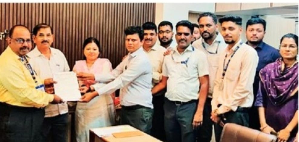 वसई में तलाठी व मंडल अधिकारियों की हड़ताल शुरू; मूलभूत सुविधाओं के अभाव में महसुल कार्य ठप, जनता परेशान