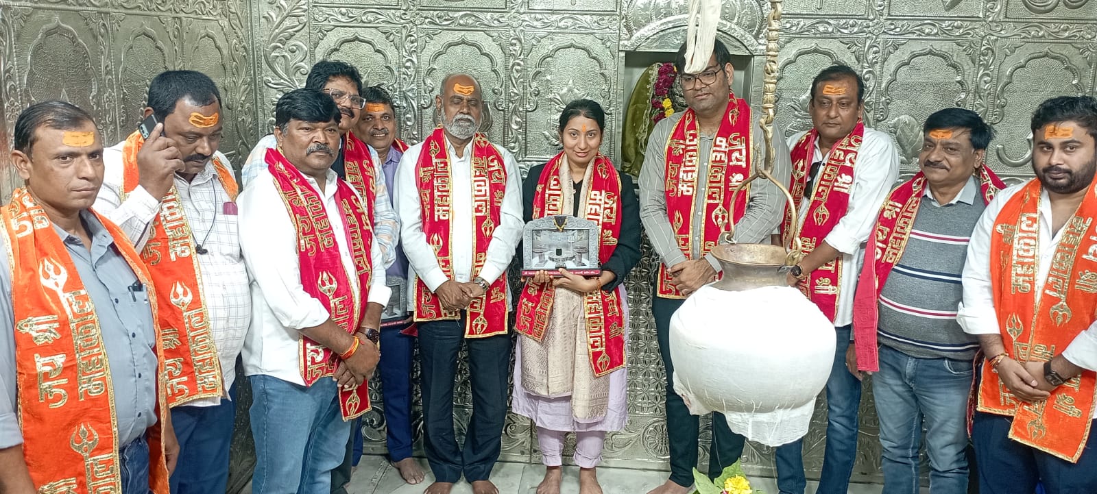 नरोड़ा विधानसभा की लोकप्रिय महिला विधायिका डॉ पायलबेन कुकरानी जी के नाम से महाकालेश्वर मंदिर में अनुष्ठान कर प्रदेश में शांति।