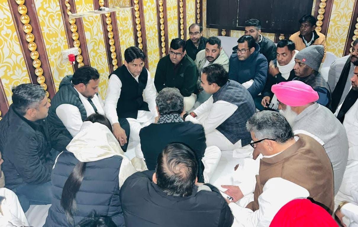 युवा कांग्रेस जिलाध्यक्ष के पिता के निधन पर शोक व्यक्त करने पहुंचे सांसद दीपेंद्र हुड्डा