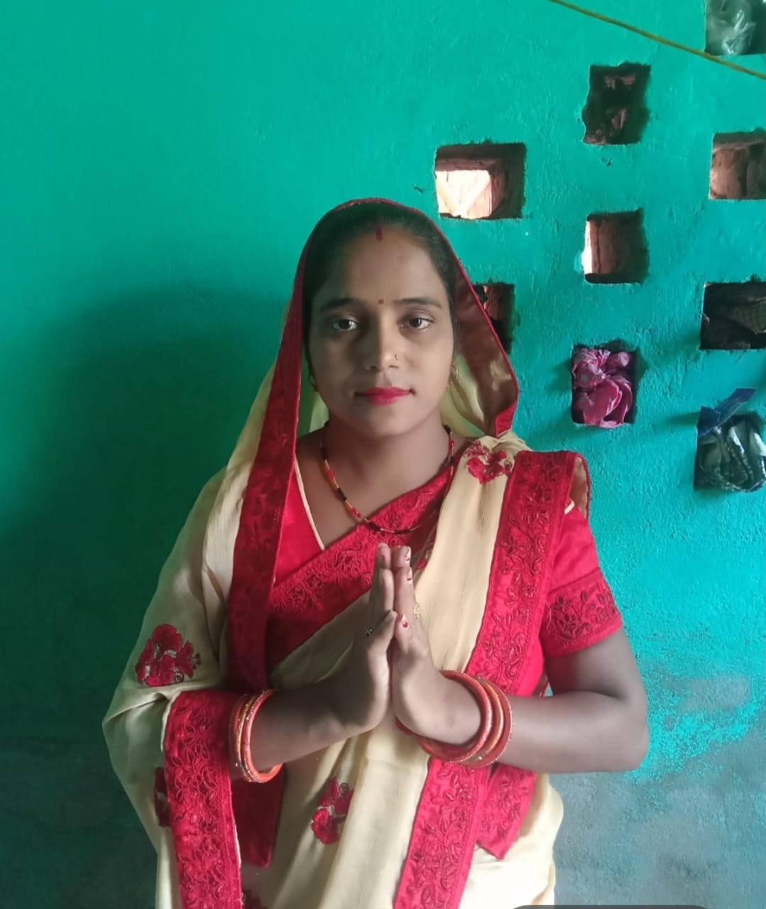 फुलपरास सिसबावरही की पुतोहु को ब्यूटी पार्लर में कार्यरत स्टाफ ने भगाया, दीपक कुमार पर है कयी गंभीर आरोप,7.5 लाख रुपए सहित कीमती आभूषण लेकर भी भागा,थाने में प्राथमिकी दर्ज।