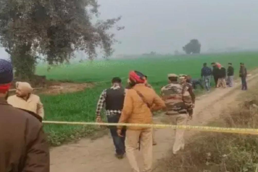 अमृतसर में AAP के सरपंच जरमल सिंह की हत्या के मामले में शामिल एक आरोपी गैंगस्टर को पुलिस ने एनकाउंटर में मार गिराया है।