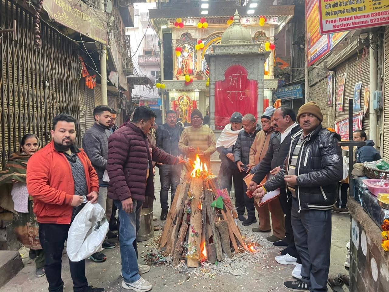 माता आशापूर्णी मन्दिर में लोहड़ी का त्योहार बड़े धूमधाम से मनाया गया ।