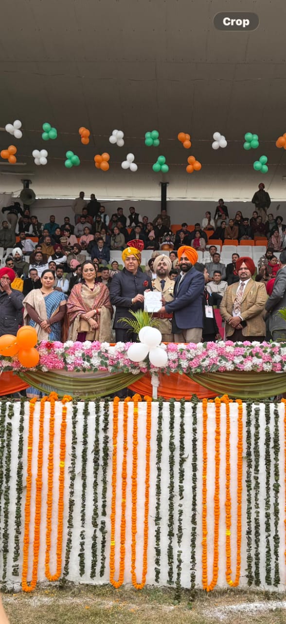 कैबिनेट मंत्री अमन अरोड़ा ने जिला स्तरीय समारोह में प्रशंसा पत्र देकर किया सम्मानित।