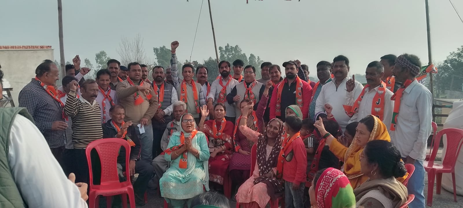 भारतीय जनता पार्टी में शामिल हुऐ कई परिवार।