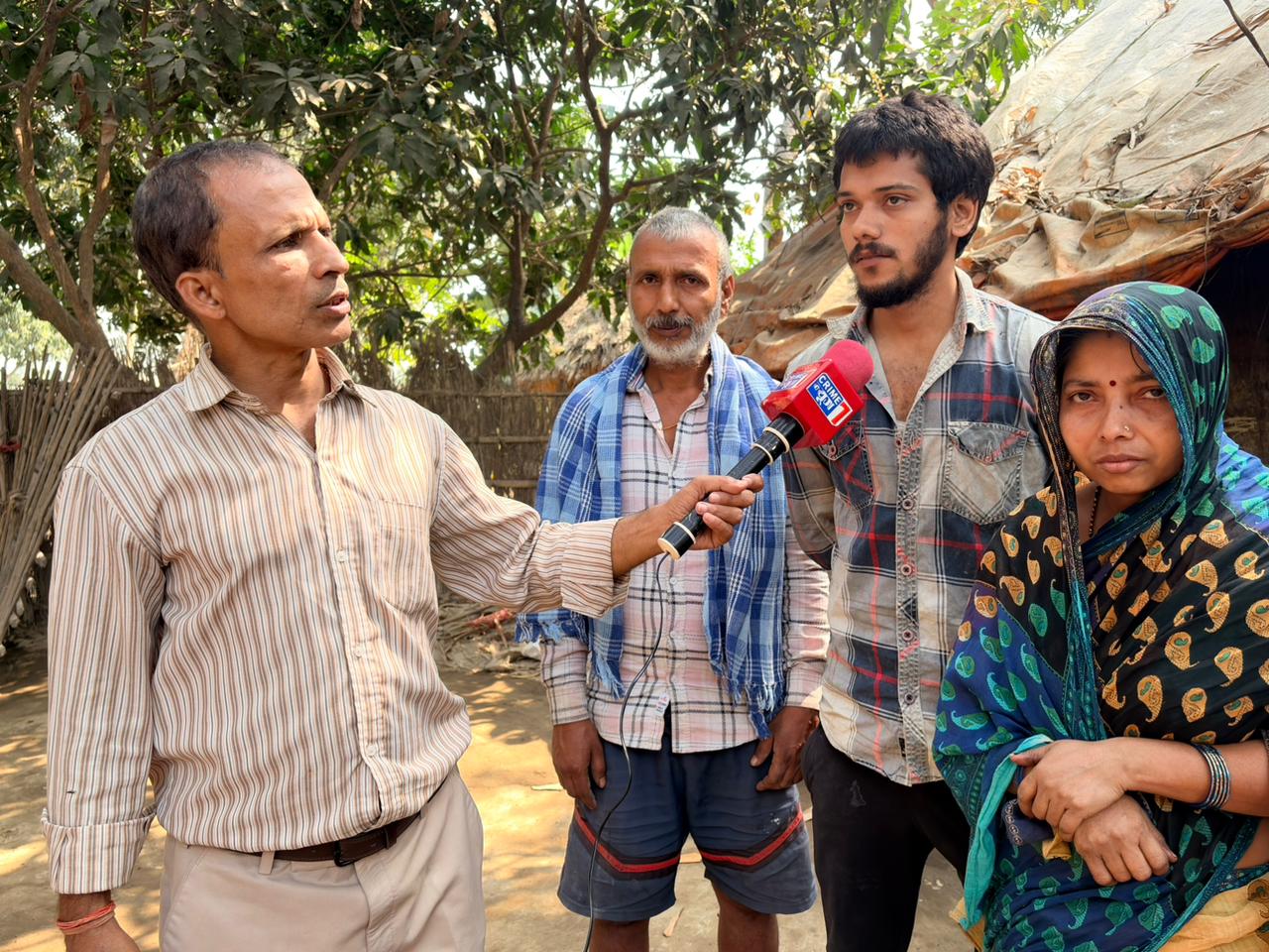 बिहार में घोघरडीहा नगर में 8 वार्ड में नशेरी बदमाशों द्वारा घर में आग लगाने का आरोप, बड़ी घटना को अंजाम देने की विफल कोशिश।