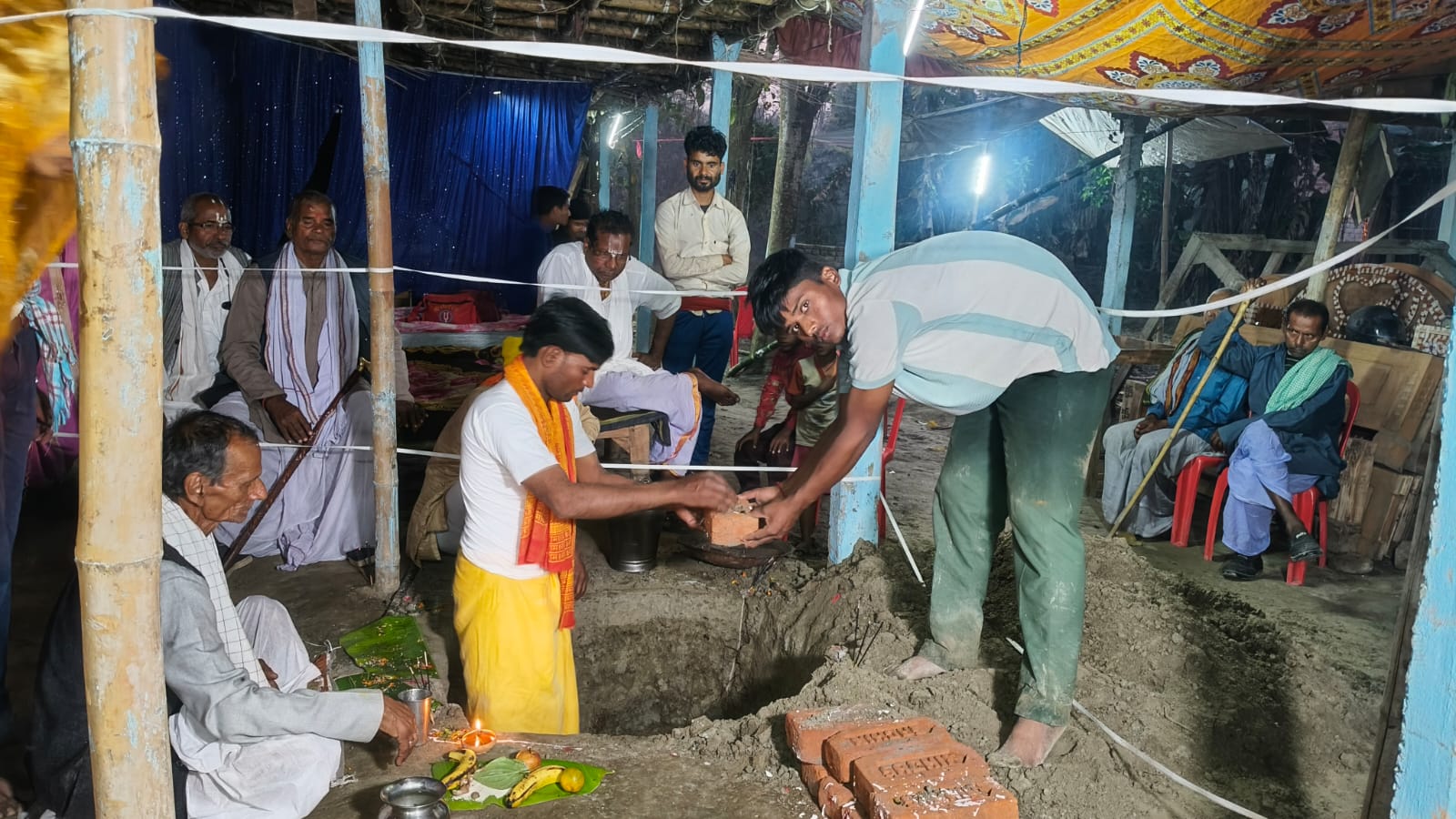 बिहार के मरौना/ सुपौल अंतर्गत परसौनी गांव में शुक्रवार को अखिल ब्रम्हांड नायक श्रीराम-जानकी और महावीर हनुमान मंदिर का शिलान्यास समारोह आयोजित, अयोध्या जी से आए संत शिरोमणि का सान्निध्य।