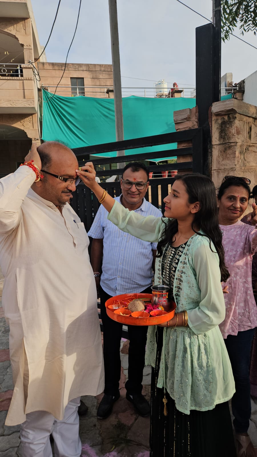 MLA की हुई मेहरबानी लंबे इंतजार के बाद आखिर आज झालामंड स्थित पृथ्वीराज नगर की सीसी सड़कों का विधिवत उद्घाटन शहर विधायक श्रीमान अतुल भंसाली द्वारा किया गया|