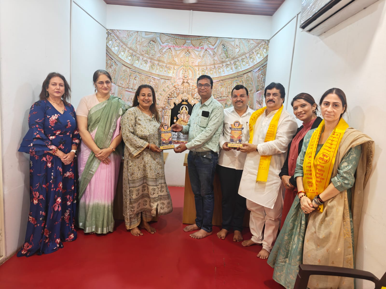 श्री दगडूशेठ हलवाई गणपती ट्रस्ट का पुलिस मित्र संगठन की ओर से सम्मान ट्रस्ट के चिकित्सा कार्य की सराहना